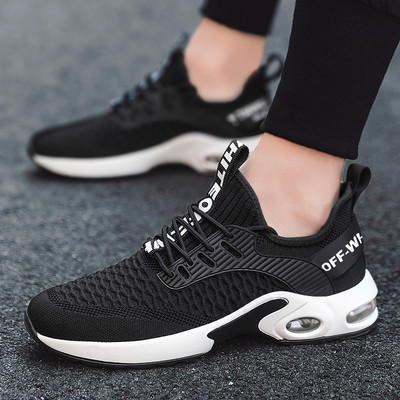 Nyári tornacipők új modellje fűzővel és légkamrával