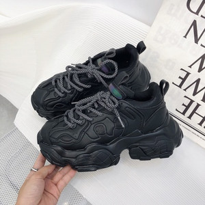 Γυναικεία μοντέρνα sneakers με τραχιά σόλα μονόχρωμο μοντέλο