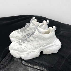Γυναικεία μοντέρνα sneakers με τραχιά σόλα μονόχρωμο μοντέλο