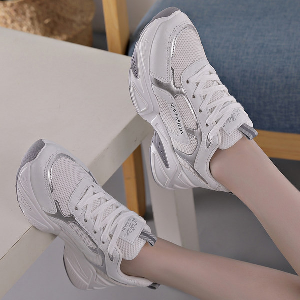 Praegused naiste kõrge kontsaga tossud võrguga