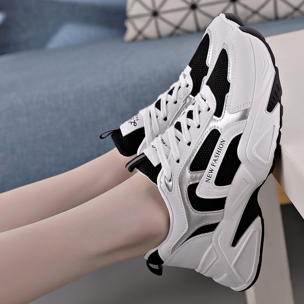 Praegused naiste kõrge kontsaga tossud võrguga