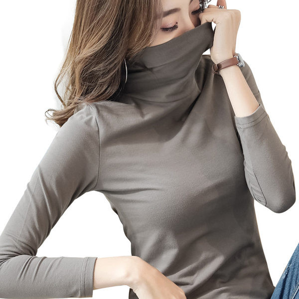 Bluză de damă cu decolteu spitz sau guler polo