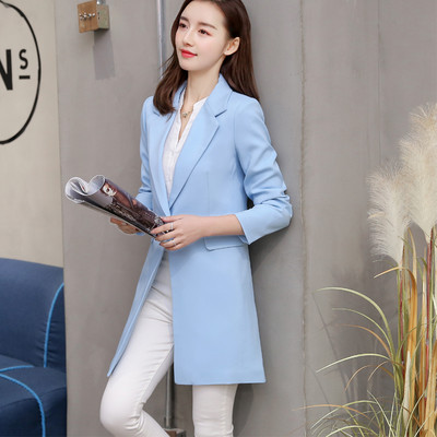 Aktualan ženski kaput slim model sa špic izrezom