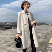 Ženski kaput s gumbima i džepovima