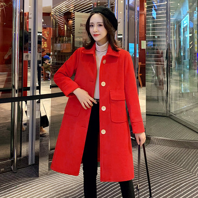 Ženski kaput s gumbima i džepovima