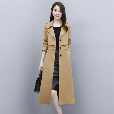 Moderan ženski dugi kaput s uskim modelskim džepovima