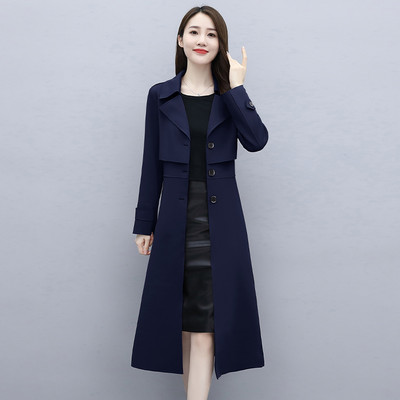 Moderan ženski dugi kaput s uskim modelskim džepovima