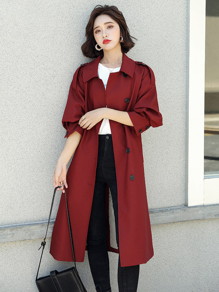 Elegantni ženski dugi kaput slim modela s remenom i gumbima