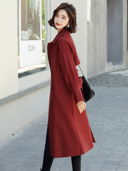 Elegantni ženski dugi kaput slim modela s remenom i gumbima