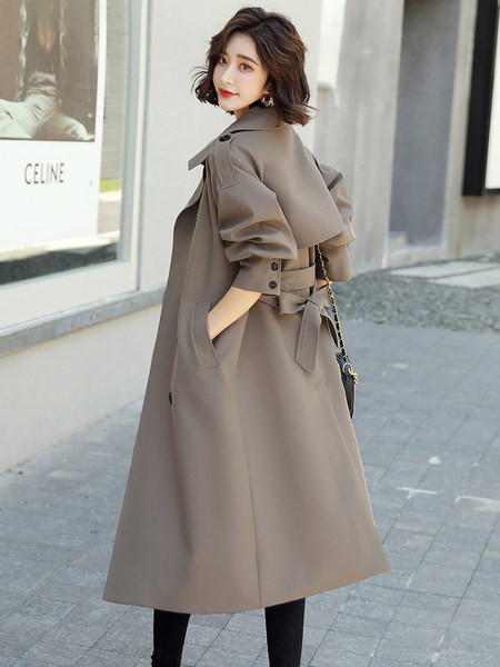 Elegantni ženski dugi kaput slim modela s remenom i gumbima