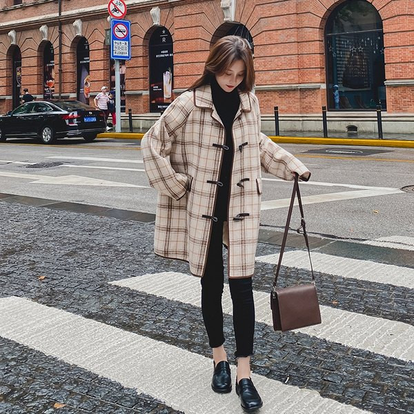 Moderan ženski karirani dugi kaput s džepovima