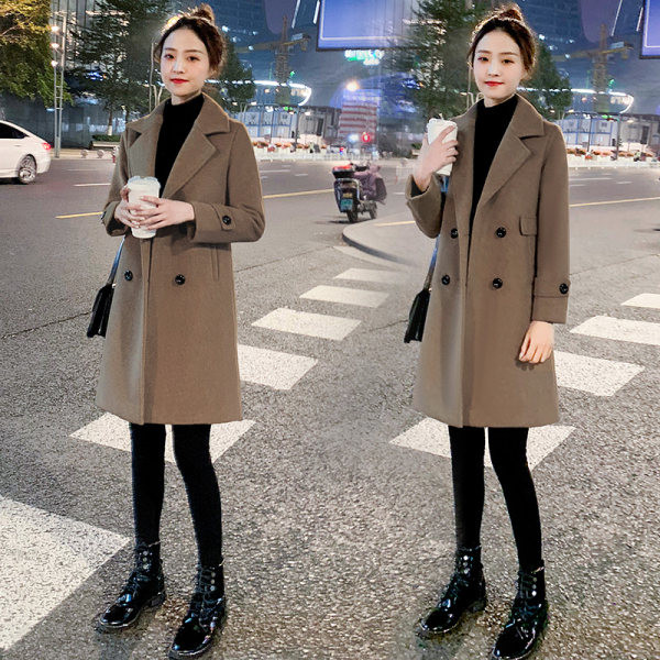 Ženska duga jakna s gumbima i špic izrezom