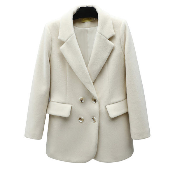 Ženski kratki kaput s gumbima i špic izrezom