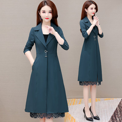 Palton de dama stilat model slim cu dantela