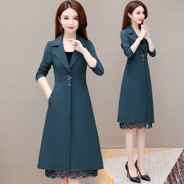 Palton de dama stilat model slim cu dantela