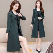 Elegantne naiste õhuke mantel spitsikaelusega