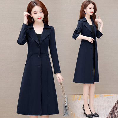 Elegantne naiste õhuke mantel spitsikaelusega