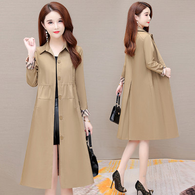 Model actual de palton subțire de damă cu nasturi și buzunare