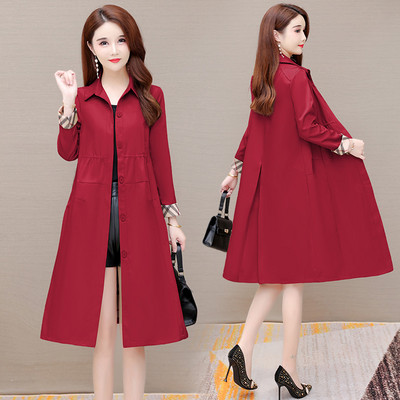 Model actual de palton subțire de damă cu nasturi și buzunare