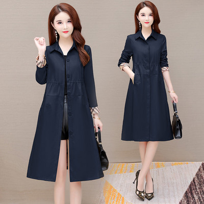 Model actual de palton subțire de damă cu nasturi și buzunare