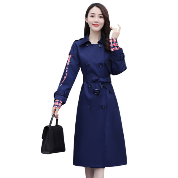 Palton lung de dama cu centura si nasturi in doua culori