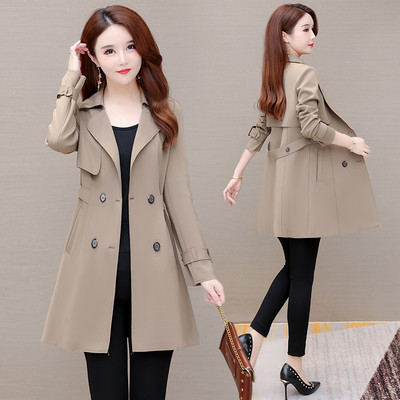 Ženski moderan kratki kaput s gumbima i džepovima