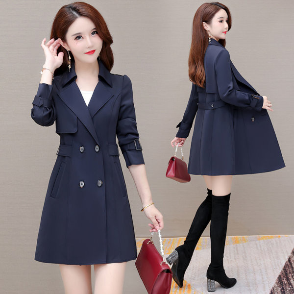 Ženski moderan kratki kaput s gumbima i džepovima