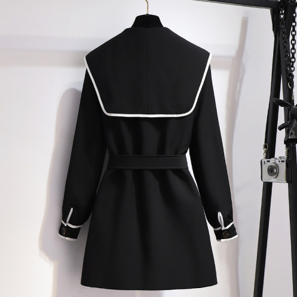 Ženski elegantni kaput s remenom u crnoj boji