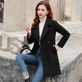 Aktualan ženski kratki kaput slim model sa džepovima