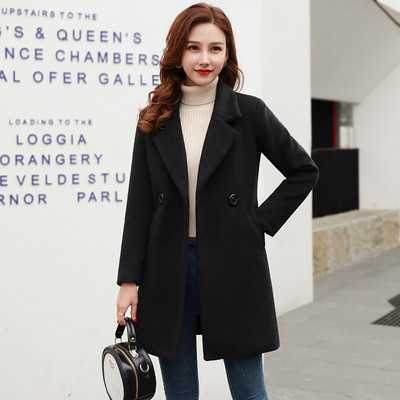 Aktualan ženski kratki kaput slim model sa džepovima