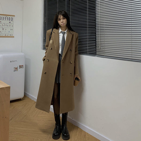 Ženski moderan dugi kaput na gumbe