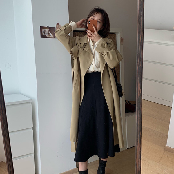 Moderan ženski dugi tanki kaput s remenom