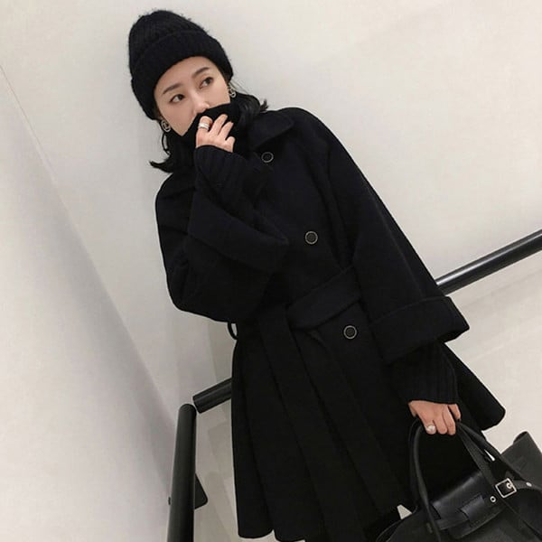 Palton de dama modern cu nasturi si curea