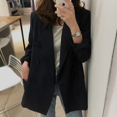 Ženski kaput s gumbima u crnoj boji