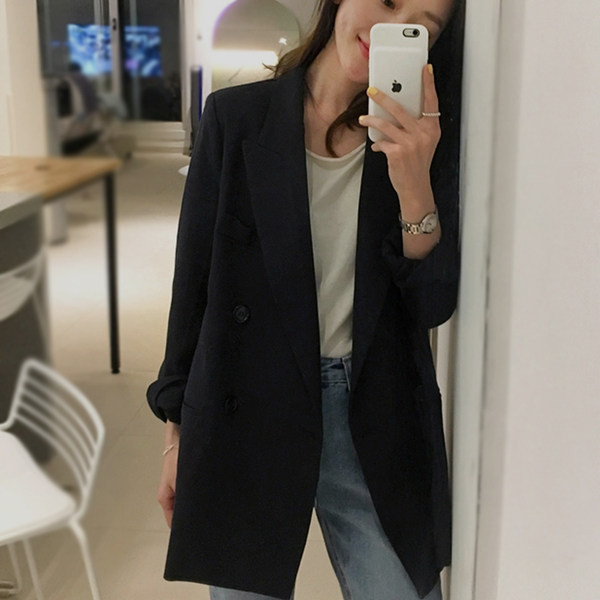 Ženski kaput s gumbima u crnoj boji