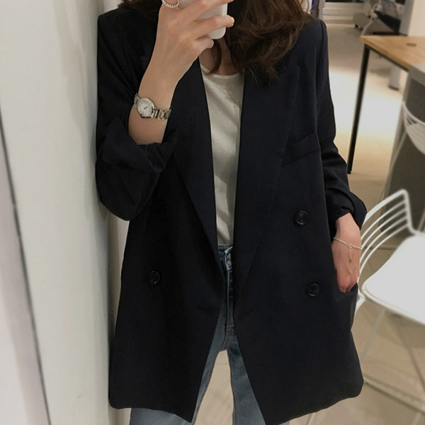 Ženski kaput s gumbima u crnoj boji