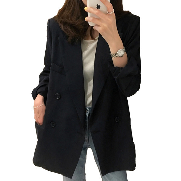 Ženski kaput s gumbima u crnoj boji