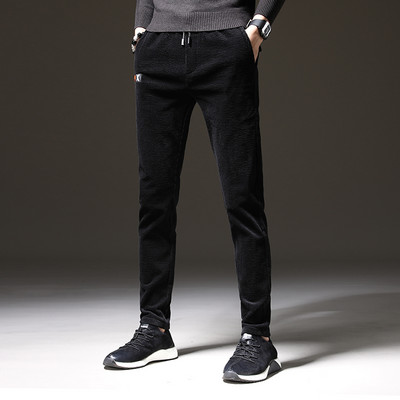 Ležerne muške hlače s kravatama i grbom