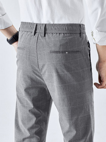 Σπορ-κομψό ανδρικό παντελόνι με τσέπες σε γκρι και μαύρο χρώμα