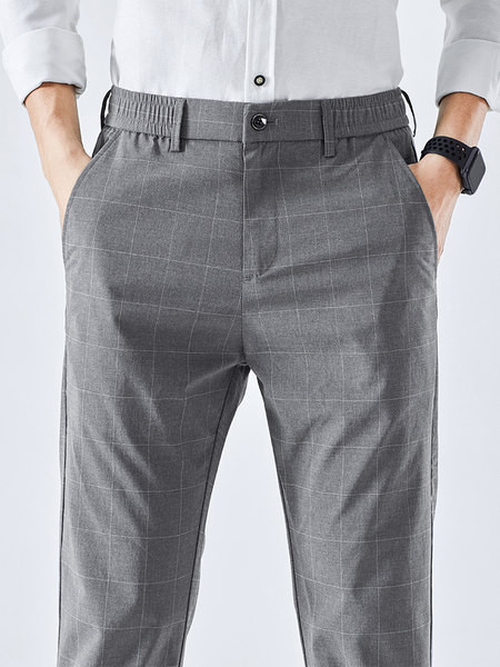 Sportsko-elegantne muške hlače s džepovima u sivoj i crnoj boji