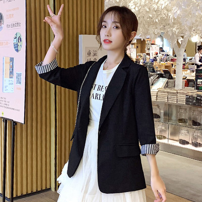 Lühike spits-kaelusega naiste mantel – kahte värvi