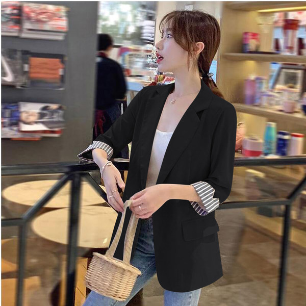 Lühike spits-kaelusega naiste mantel – kahte värvi