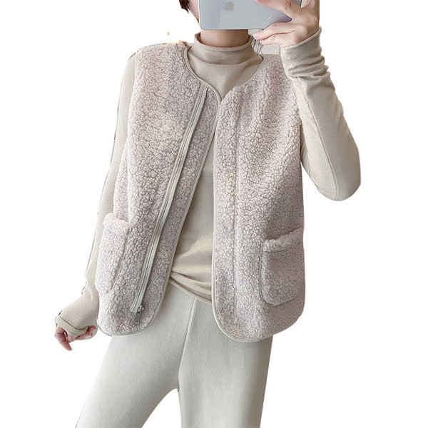 Naiste plüüsist vest taskute ja lukuga