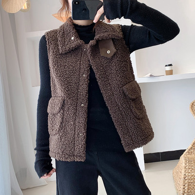 Novi model ženskog prsluka s gumbima pogodan za svakodnevnu upotrebu