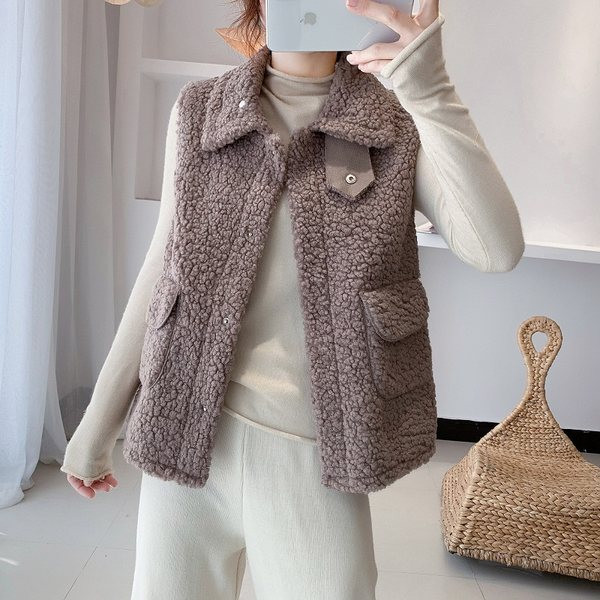 Novi model ženskog prsluka s gumbima pogodan za svakodnevnu upotrebu