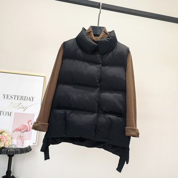 Ženski prsluk s visokim ovratnikom jednobojni model