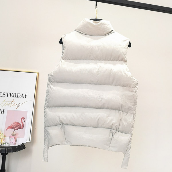 Ženski prsluk s visokim ovratnikom jednobojni model