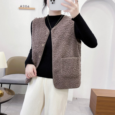 Ženska plišana vesta s ovalnim izrezom i kopčanjem na gumb