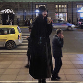 Jachetă lungă de damă cu nasturi de culoare neagră