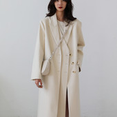 Palton lung de dama modern cu nasturi in bej si negru